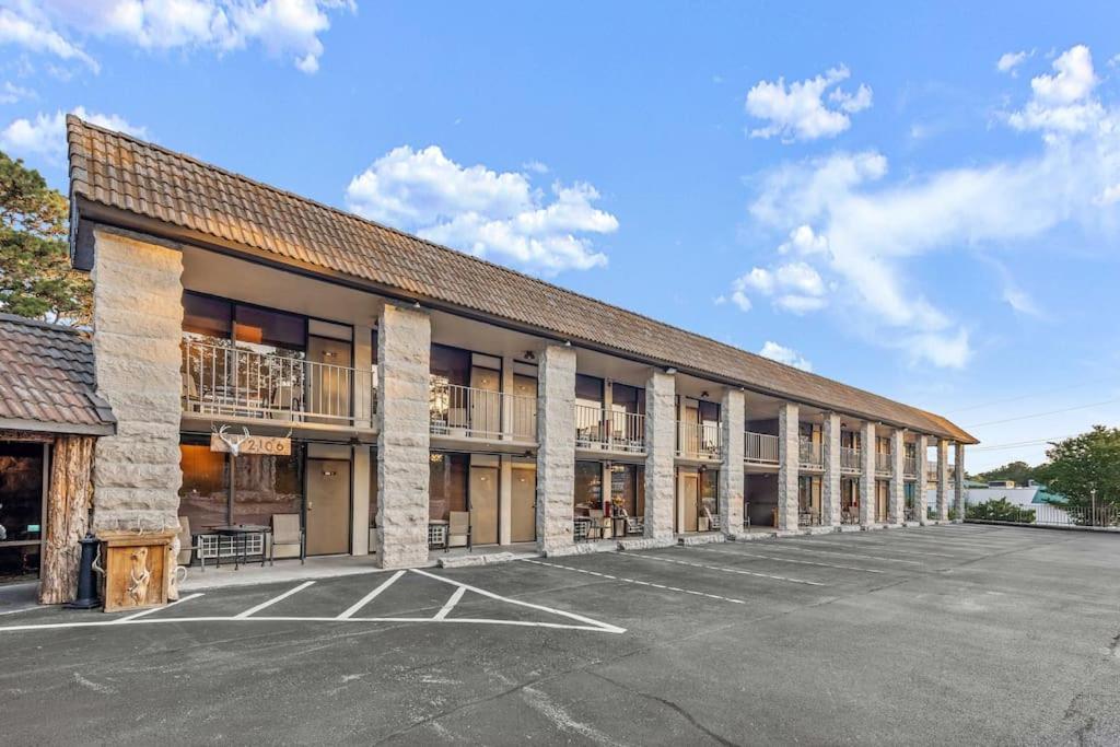 Stonegate Lodge 2 Queen Beds Fast Wifi 50In Tv Salt Water Pool Room # 305 Eureka Springs Eksteriør billede